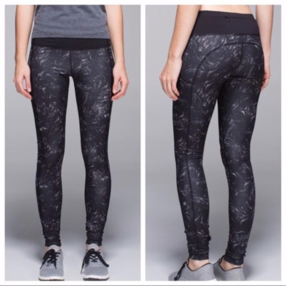 Lululemon Speed Up Tight with side pocket size 2